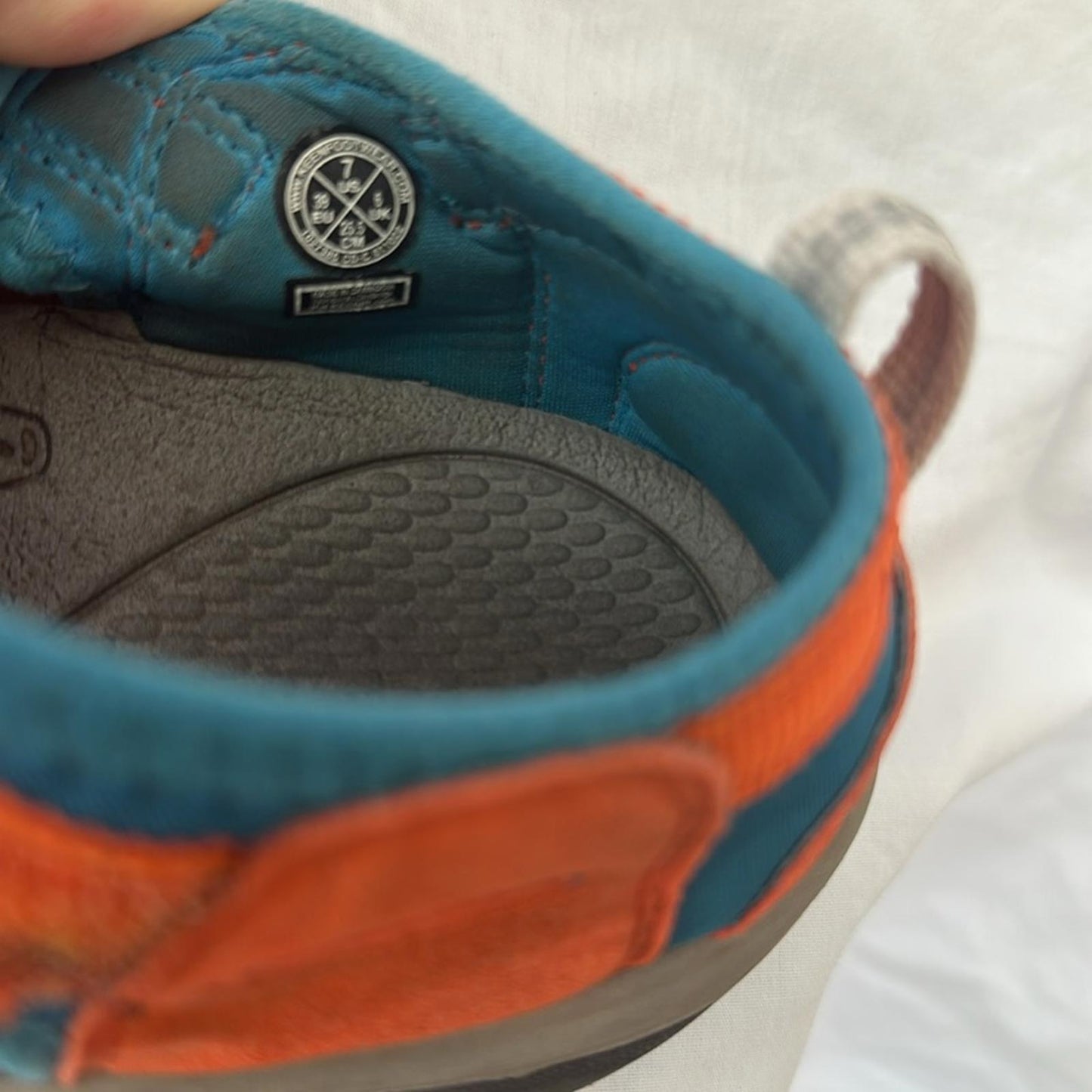 KEEN Men’s Orange Outdoor Hiking Sandals, Sz 7 (39)