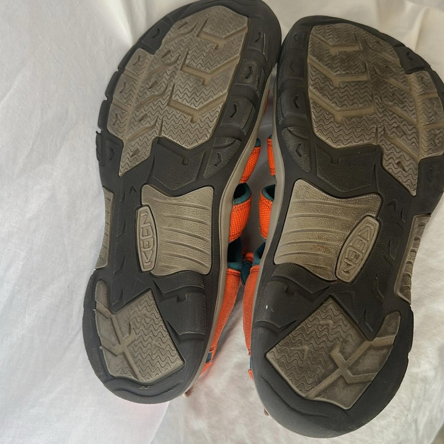 KEEN Men’s Orange Outdoor Hiking Sandals, Sz 7 (39)