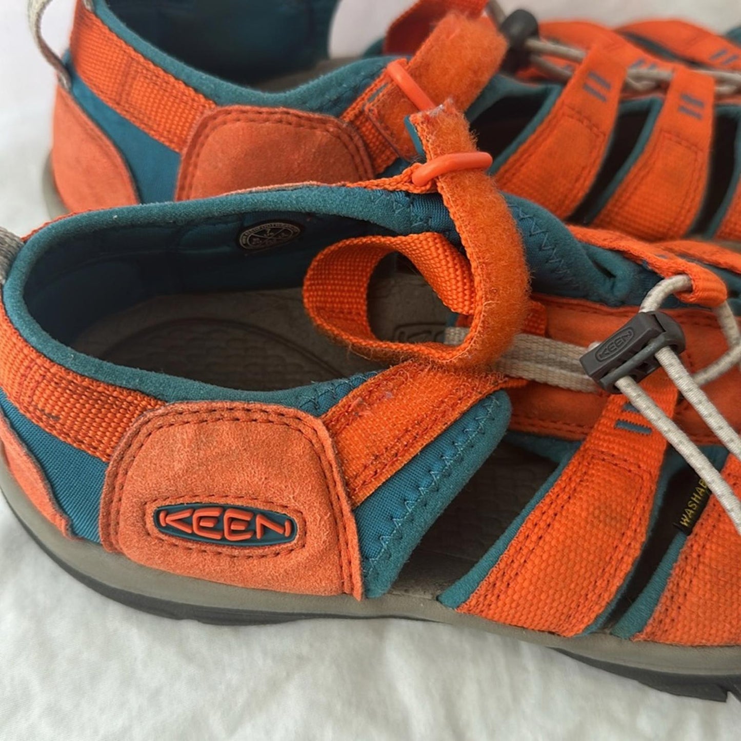 KEEN Men’s Orange Outdoor Hiking Sandals, Sz 7 (39)