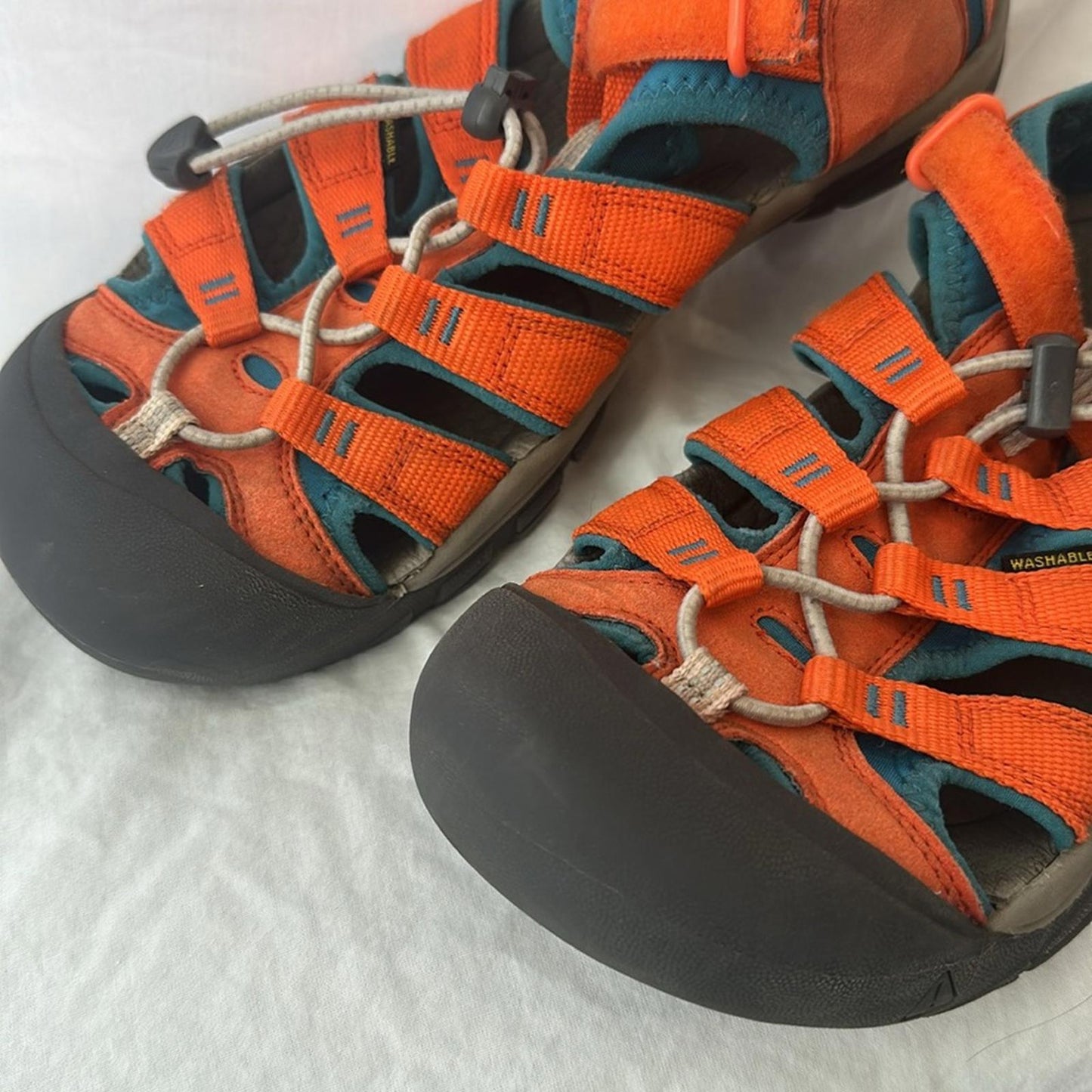 KEEN Men’s Orange Outdoor Hiking Sandals, Sz 7 (39)