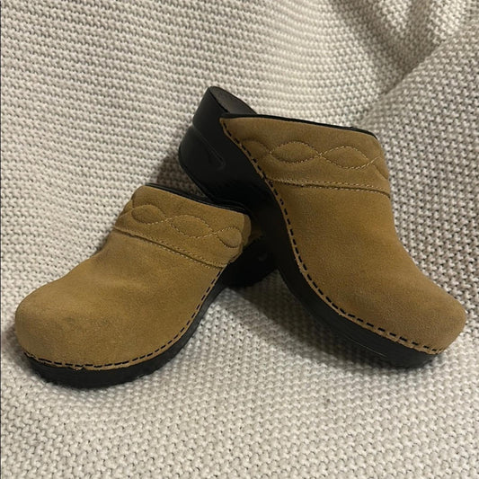 LAND’S END, Women's Tan Suede Clogs, 8B