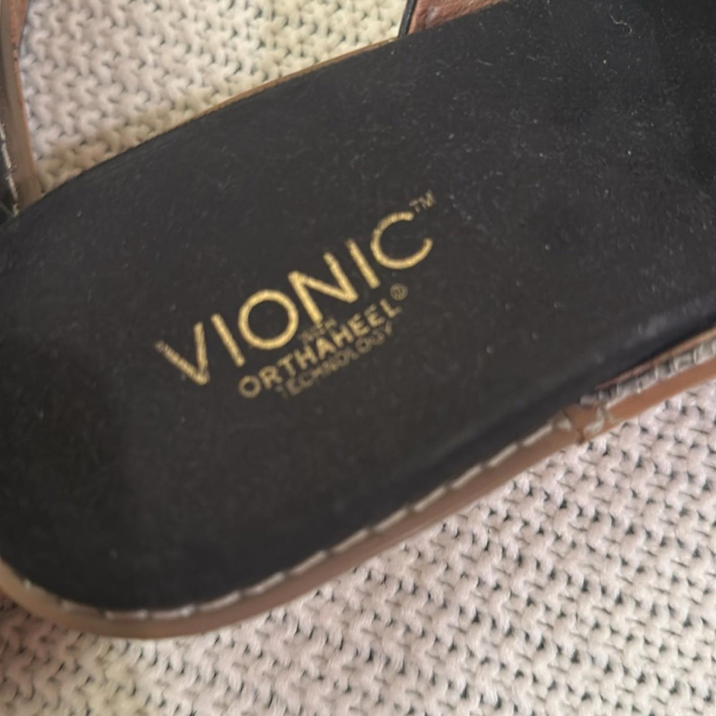 VIONIC Women's size 8 Black and Brown Sandals