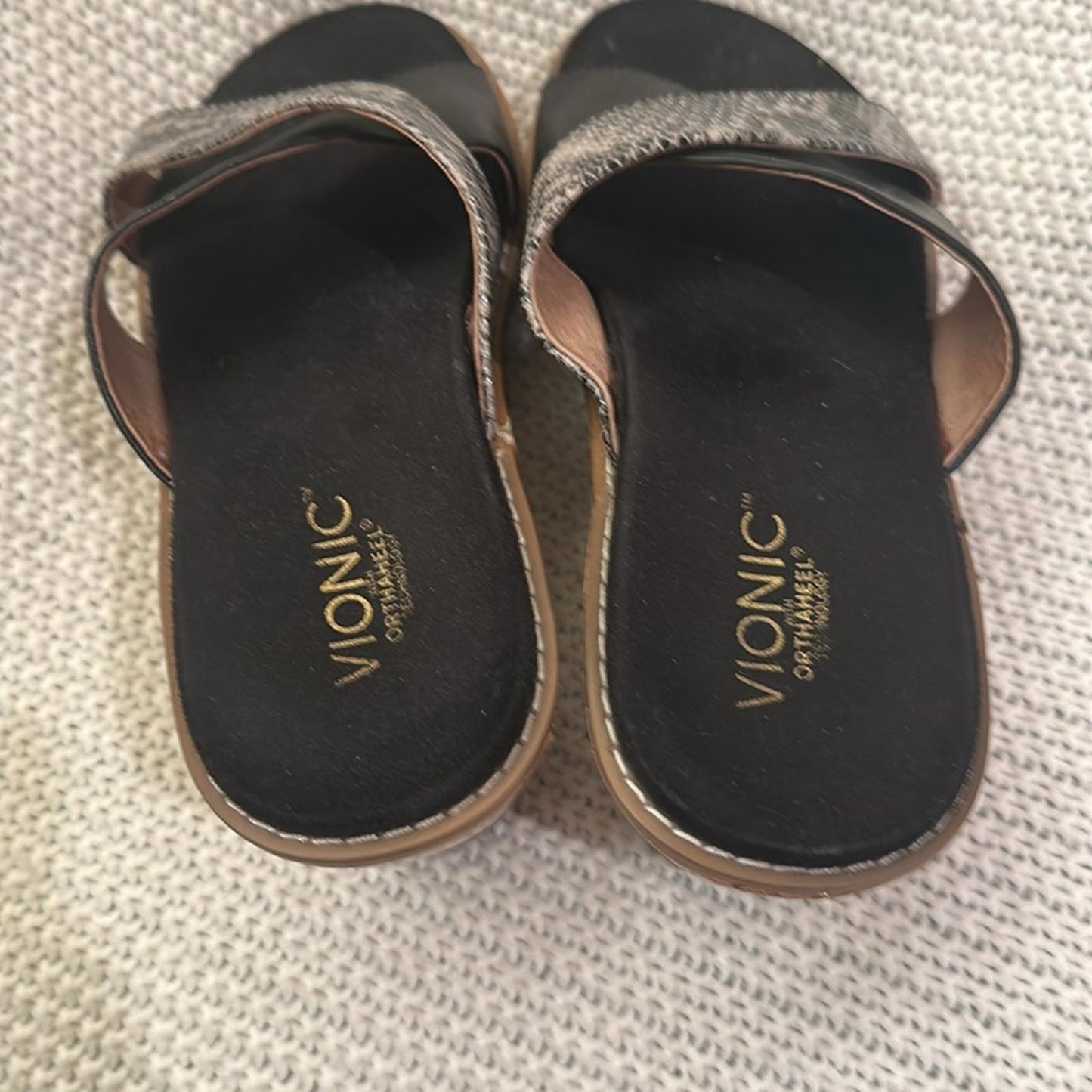 VIONIC Women's size 8 Black and Brown Sandals