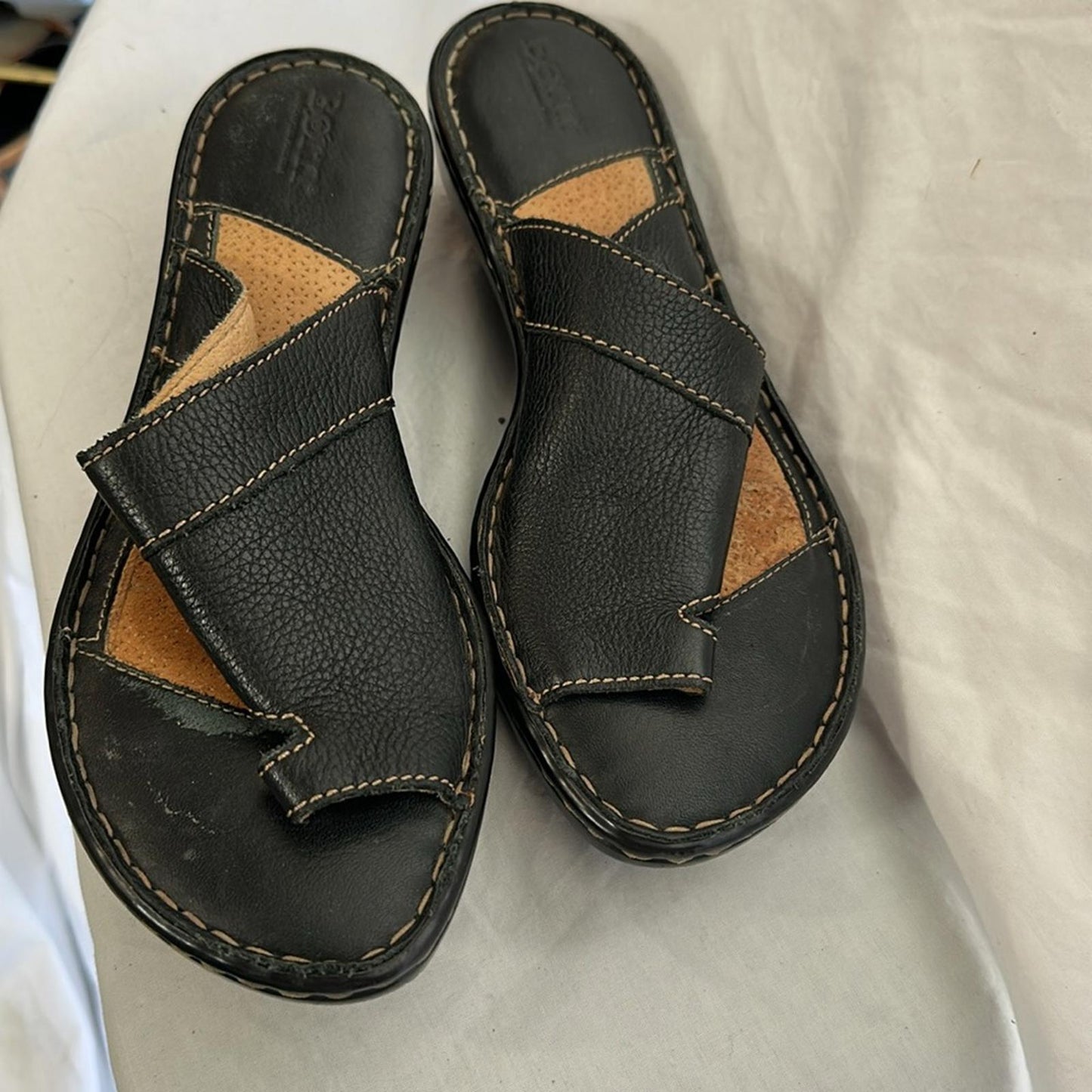 BORN, Womens Black Leather Toe Loop Wedge Sandals, Sz 9